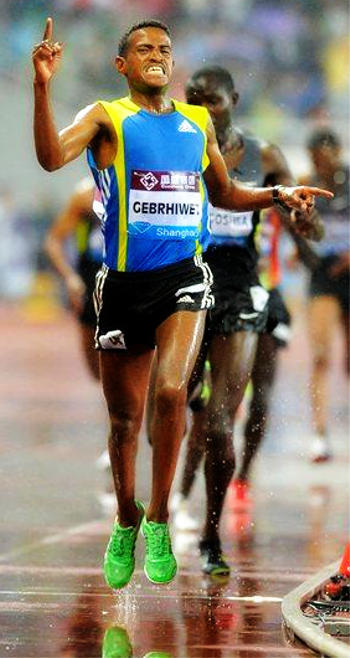 Hagos Gebrhiwet Berhe wins the junior men's 5000m 2013 IAAF World Cross Country Championships